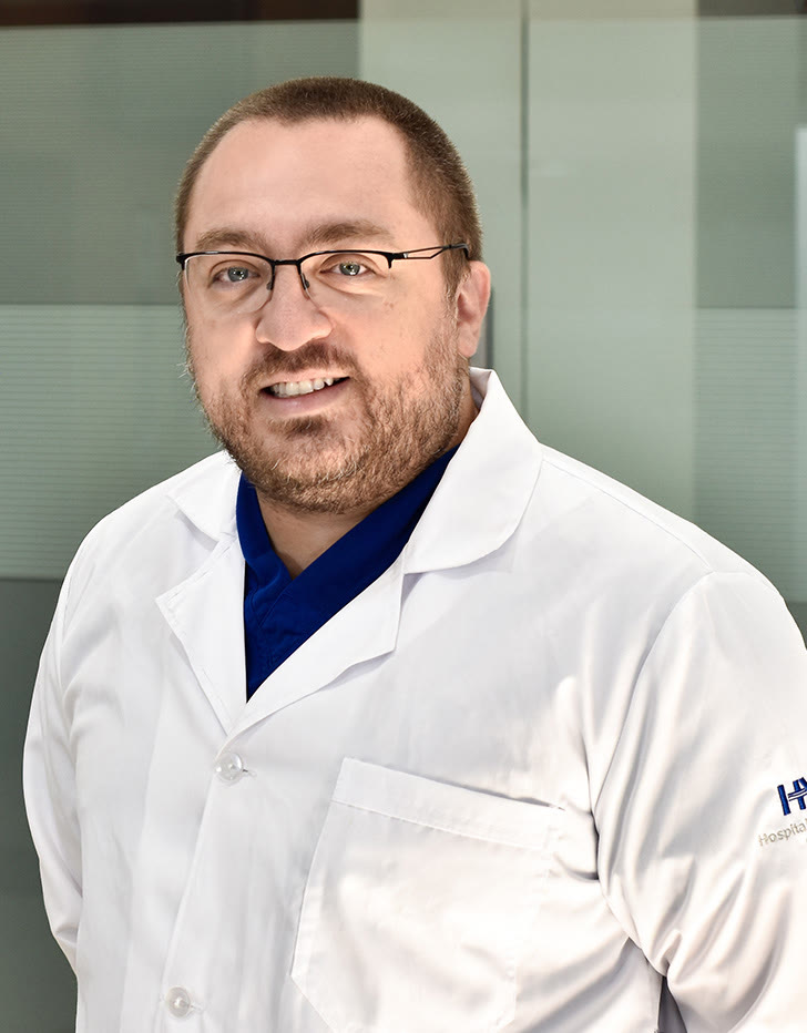 Dr. Fernando González León